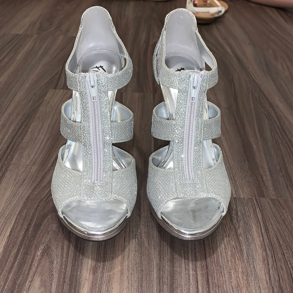 Fioni silver glittery zip up heels